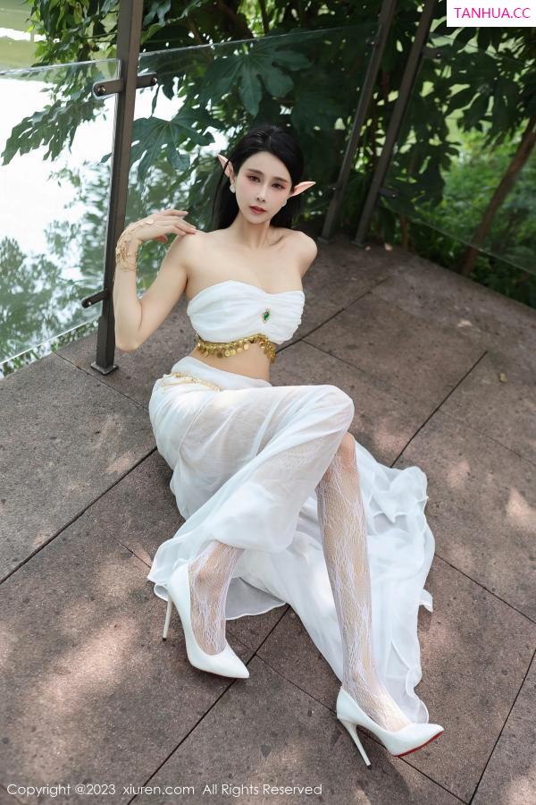 草莓  [XiuRen]高清写真图 2023.11.02 No.7598 草莓mm 美腿户外第21张图片